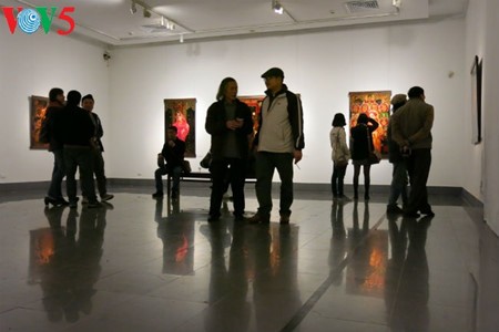 “Going into a trance” ritual depicted in Tran Tuan Long’s lacquer paintings - ảnh 5